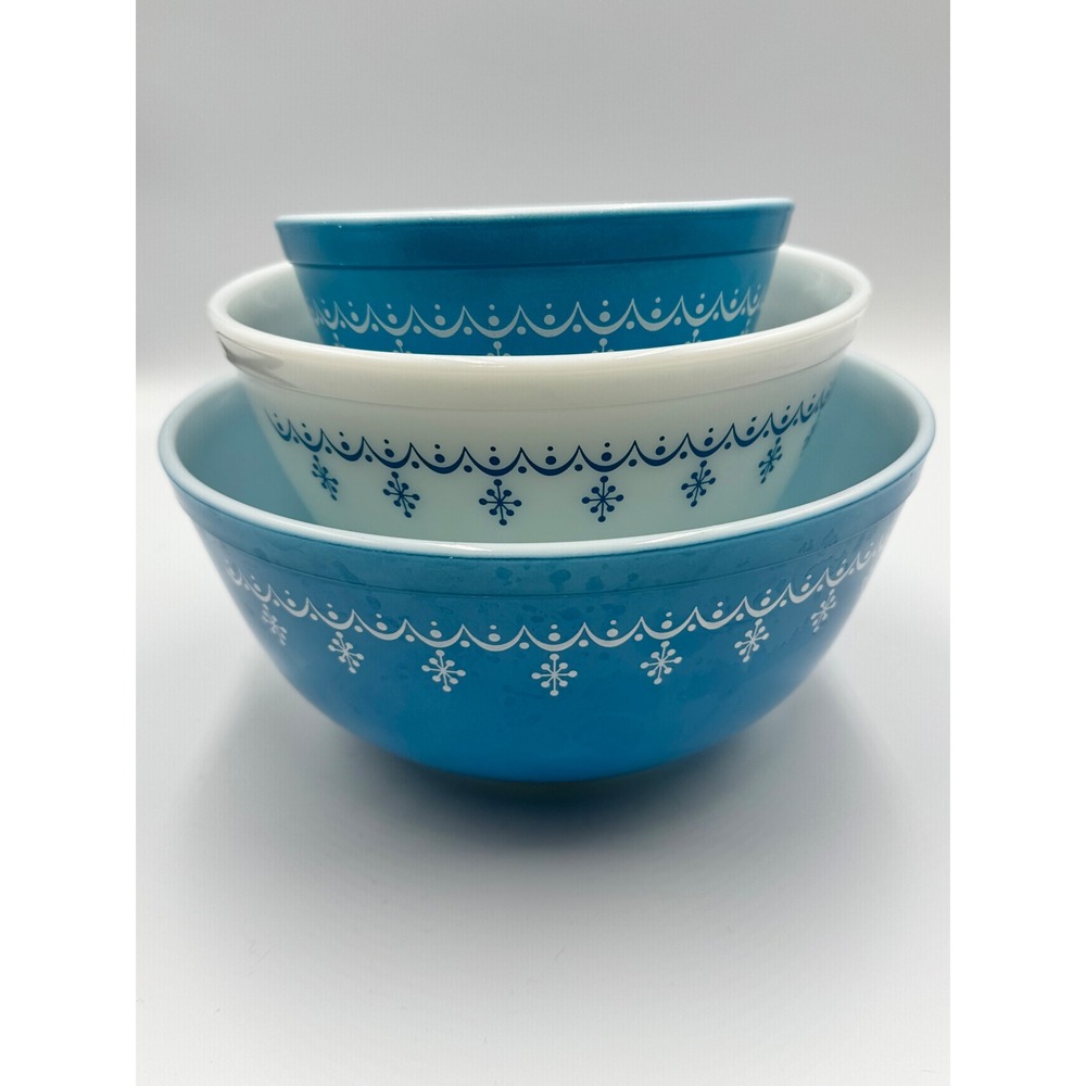 Pyrex Snowflake Garland Blue Mixing Bowl Set 401 402 403 Nesting Bowls
